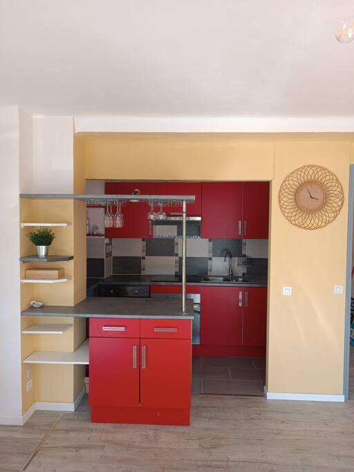 Apartment Grand Avec Balcon En Bord De