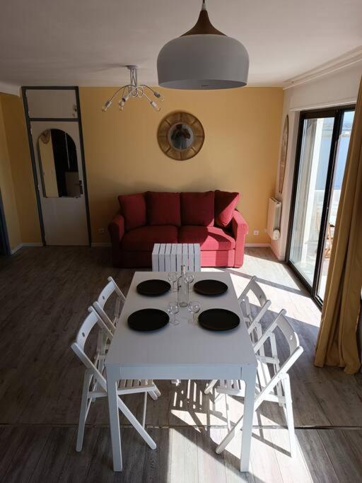 Grand Avec Balcon En Bord De